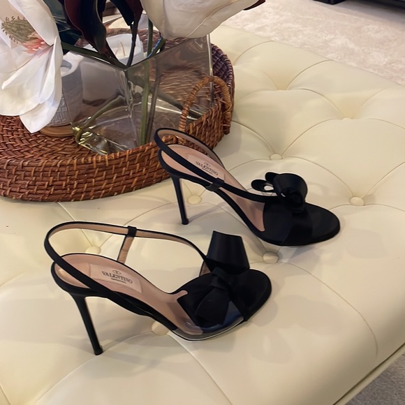 Brand new Valentino, Garavani Sandals. Size 6 - Picture 2 of 4